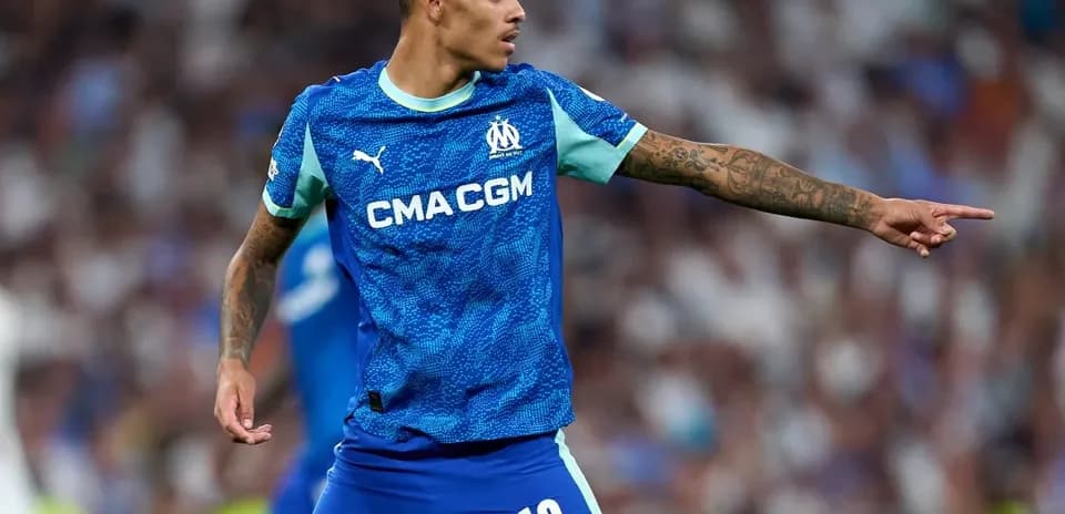 Player pointing during a match for Marseille