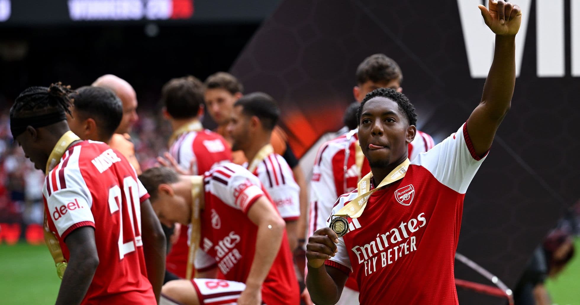 Alan Pardew Sees Arsenal Clearly Ahead of Premier League Rivals After Community Shield Win