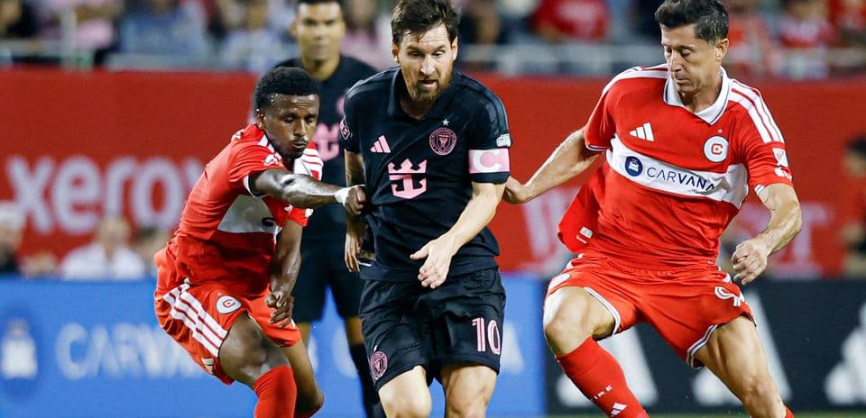 Messi and Lewandowski Shine as Inter Miami and Chicago Fire Draw Before Record Crowd