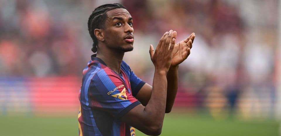 Alejandro Balde Set to Exit Barcelona as Manchester United Begin Transfer Talks