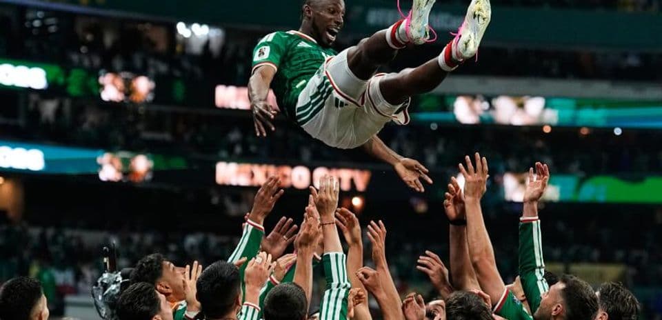 Mexico Breaks World Cup Knockout Stage Jinx with Victory Over Ecuador