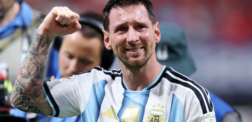 Argentina’s Late Surge Shocks England, Sets Up World Cup Final Against Spain
