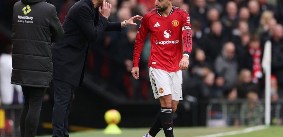Manager giving instructions to Manchester United player Manager giving instructions to Manchester United player