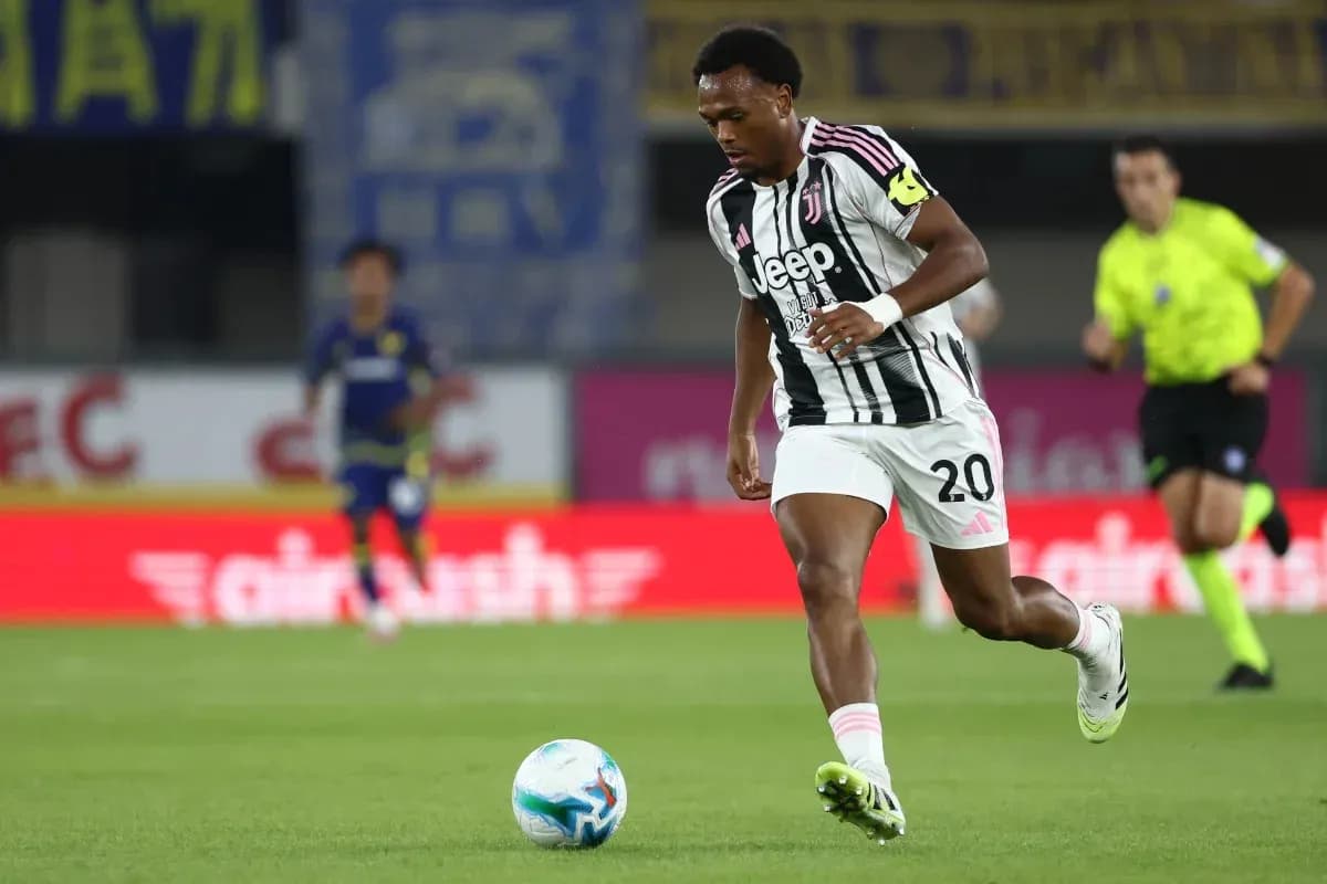 Player in Juventus kit running with soccer ball Player in Juventus kit running with soccer ball