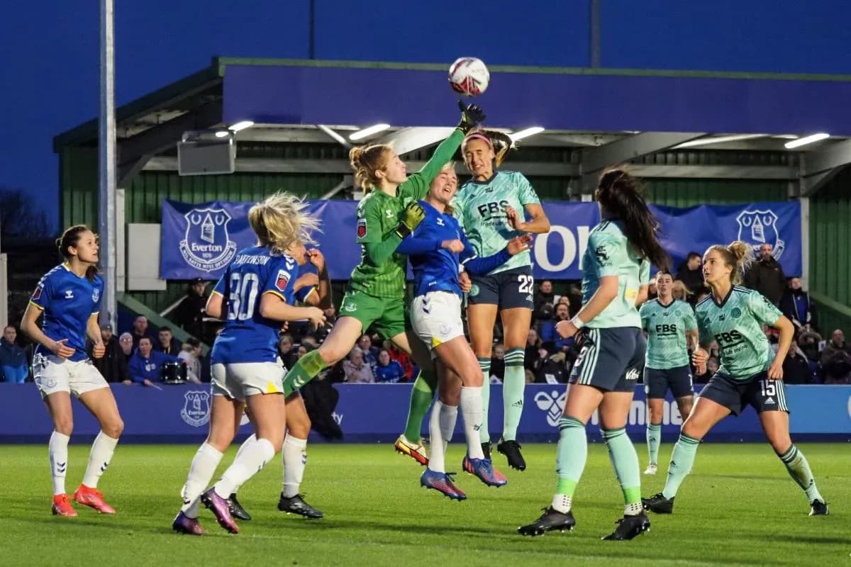 Goalkeeper making a save during Everton vs Leicester match Goalkeeper making a save during Everton vs Leicester match