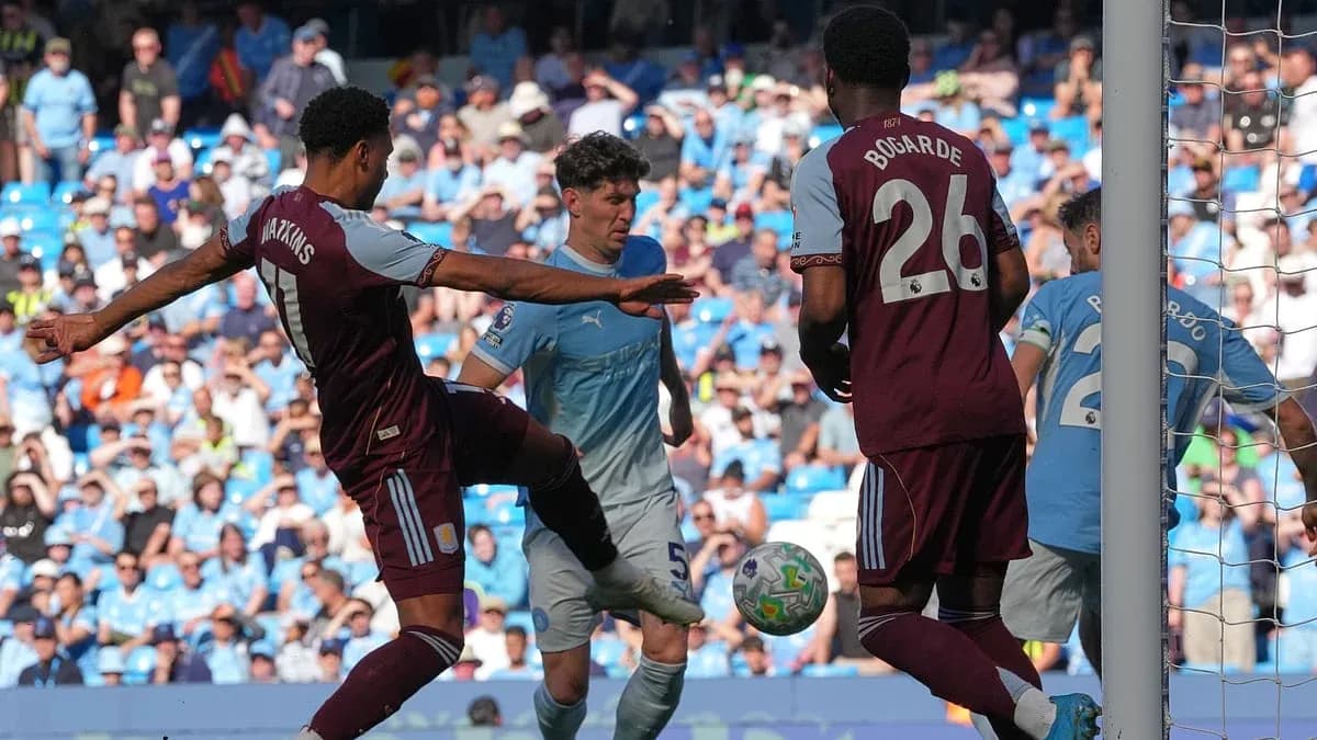 Players contesting during Manchester City vs Aston Villa Players contesting during Manchester City vs Aston Villa