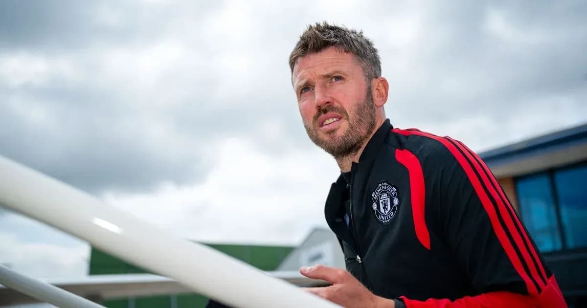 Manchester United coach looking towards the sky Manchester United coach looking towards the sky