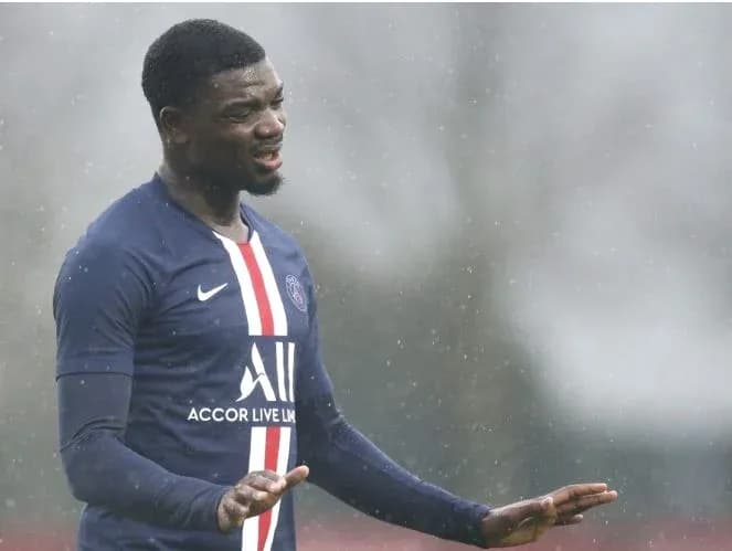 Player in PSG jersey gesturing during training session Player in PSG jersey gesturing during training session
