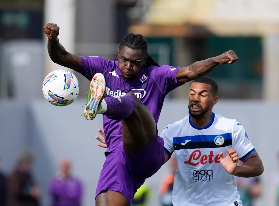 Fiorentina player kicking the ball during match Fiorentina player kicking the ball during match