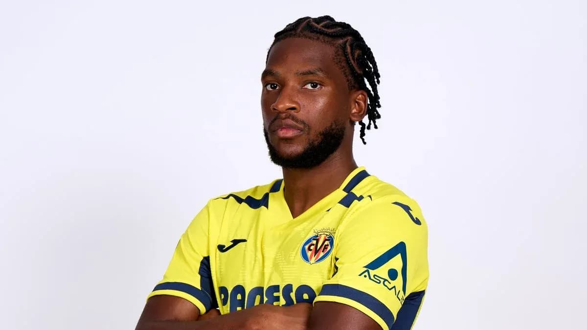 Player posing in Villarreal yellow jersey Player posing in Villarreal yellow jersey