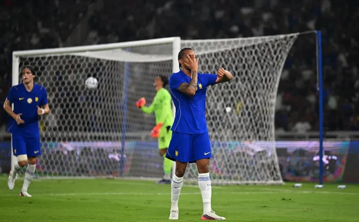 Player reacting after missing a goal opportunity Player reacting after missing a goal opportunity