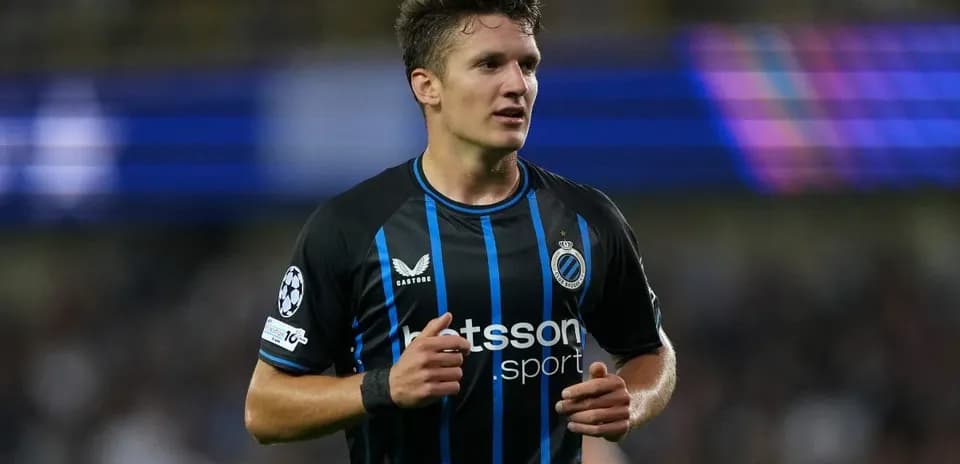 Player in black and blue jersey during match Player in black and blue jersey during match
