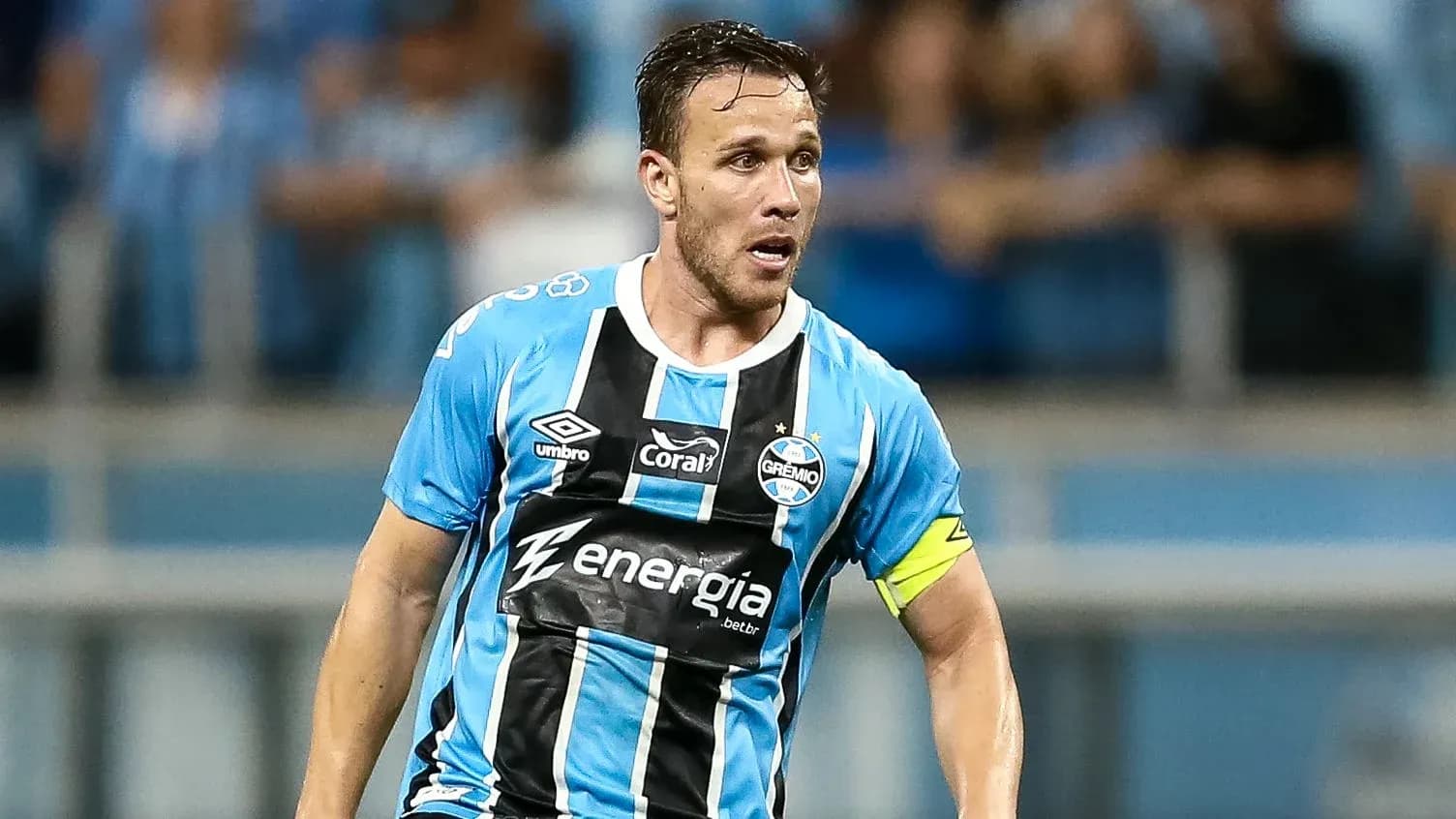 Player in Grêmio jersey during match action Player in Grêmio jersey during match action