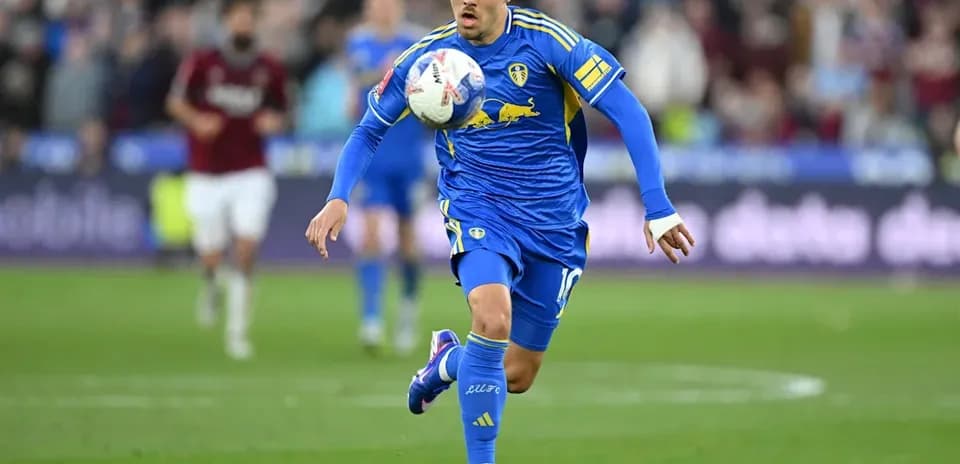 Player in blue jersey dribbling the ball during match Player in blue jersey dribbling the ball during match