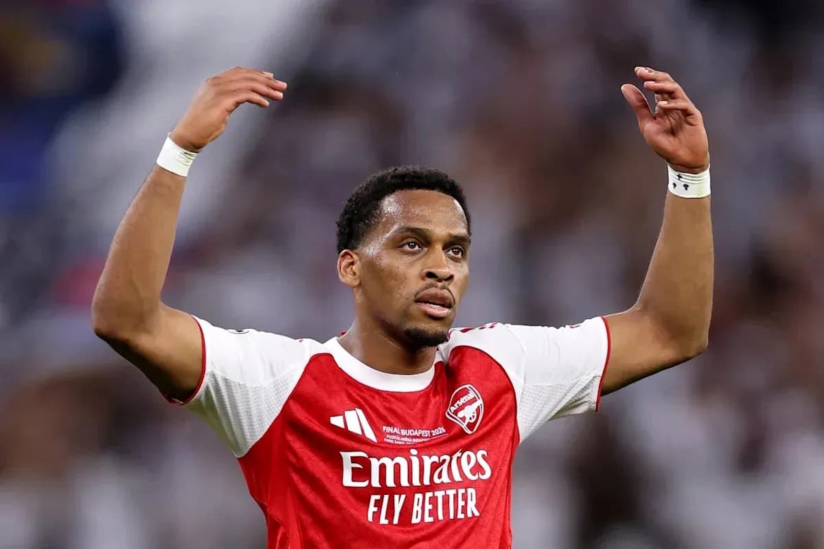 Arsenal player gesturing during match action Arsenal player gesturing during match action