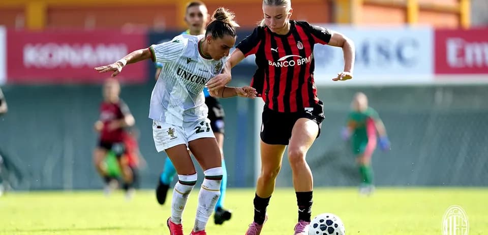 Players competing for the ball in Serie A Women match Players competing for the ball in Serie A Women match
