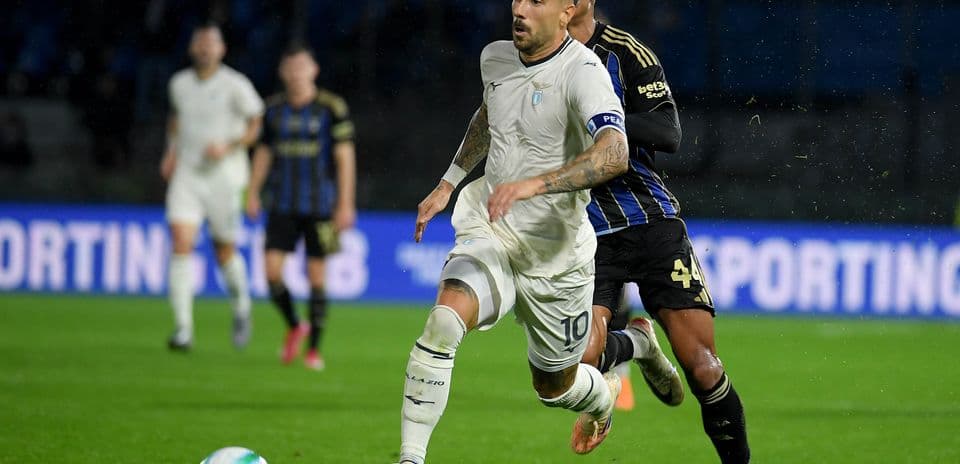 Lazio player dribbling past Pisa defender Lazio player dribbling past Pisa defender