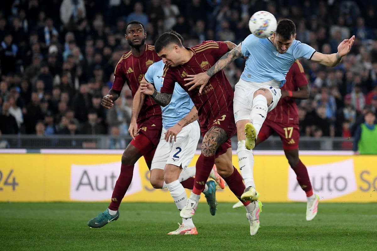 Players competing during AS Roma vs Lazio match Players competing during AS Roma vs Lazio match