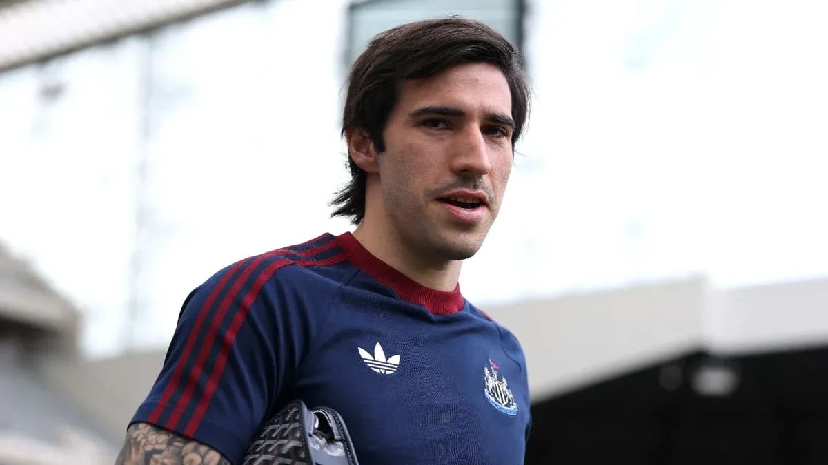 Player wearing Newcastle training kit at stadium Player wearing Newcastle training kit at stadium