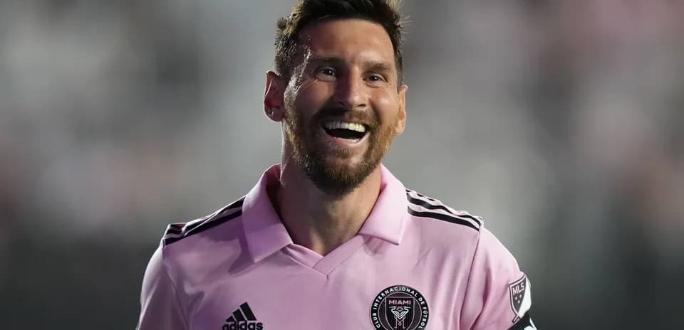 Player in pink jersey smiling during match Player in pink jersey smiling during match