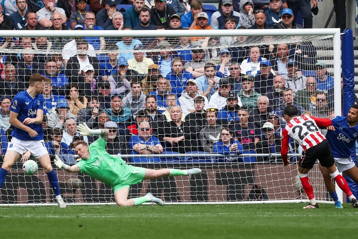 Goalkeeper saving a shot during Everton match Goalkeeper saving a shot during Everton match