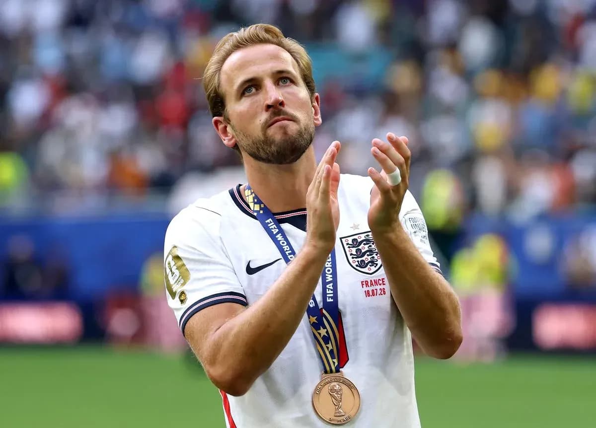 Player applauding while wearing bronze medal Player applauding while wearing bronze medal