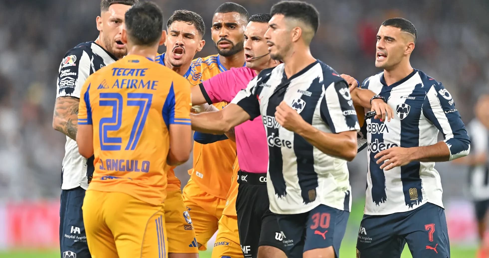 Players arguing during Monterrey vs Tigres UANL match Players arguing during Monterrey vs Tigres UANL match
