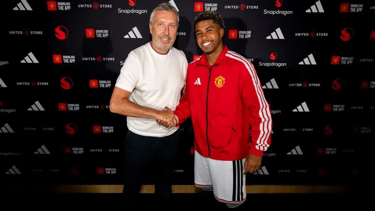 New player shaking hands during Manchester United announcement New player shaking hands during Manchester United announcement