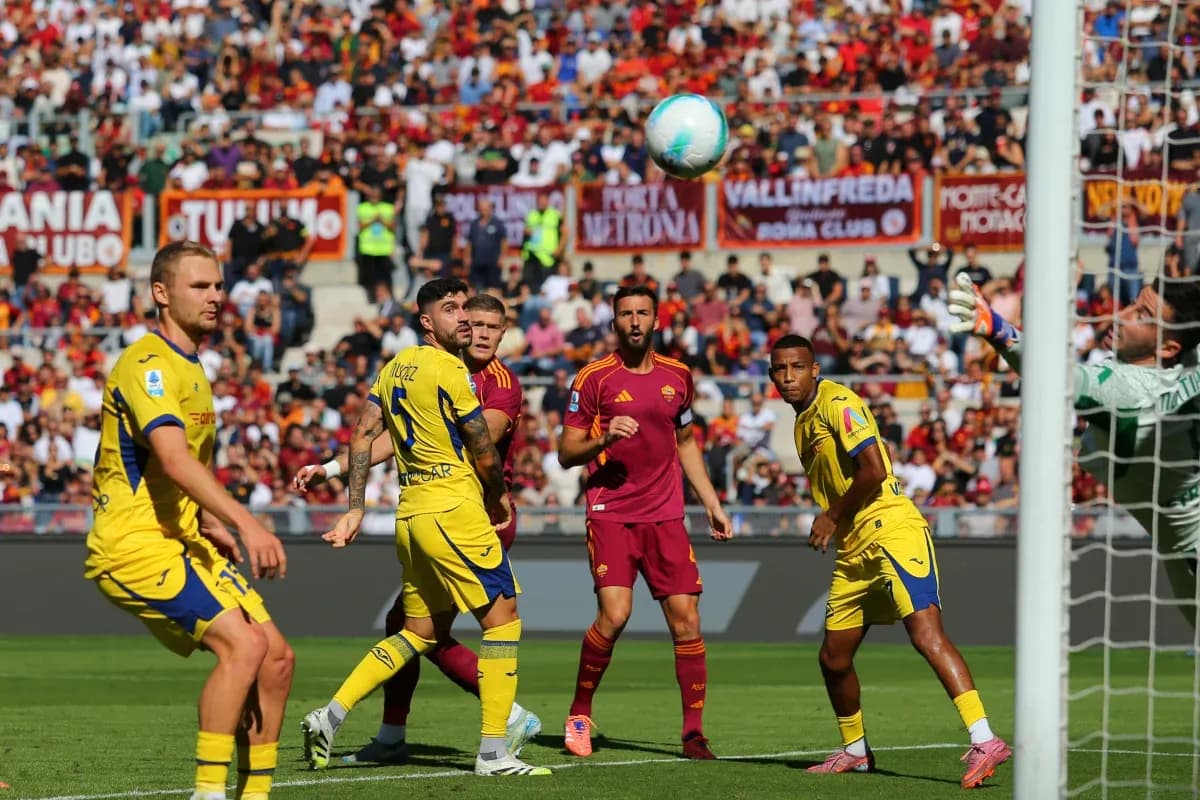 Players watching the ball during Hellas Verona match Players watching the ball during Hellas Verona match