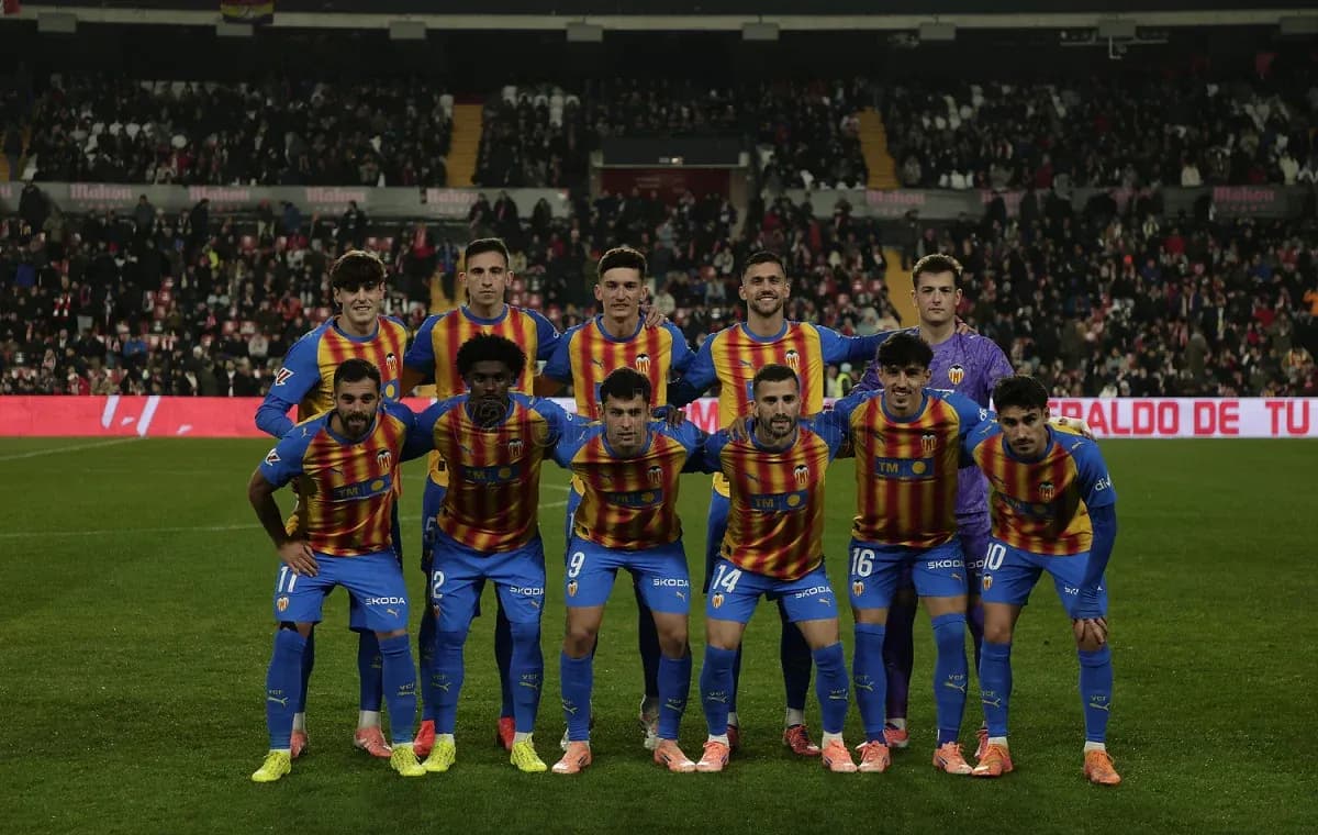 Valencia players posing for team photo Valencia players posing for team photo
