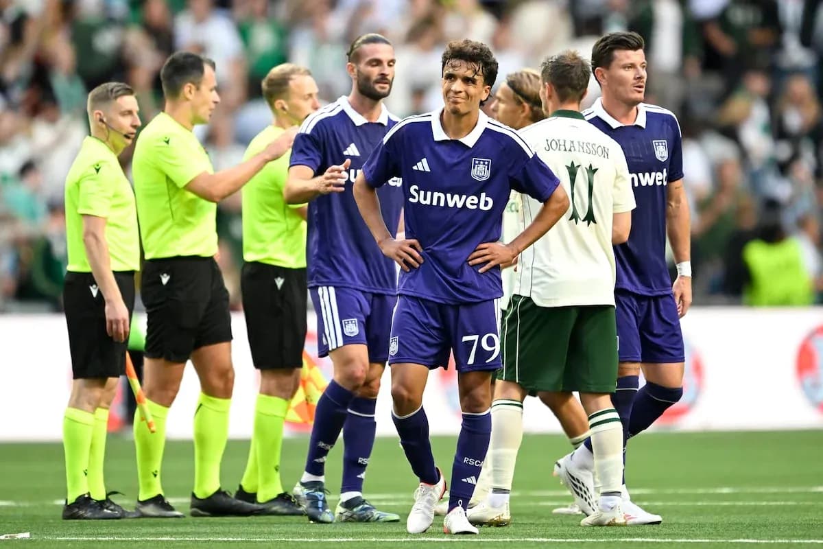 Anderlecht players reacting during Europa League match Anderlecht players reacting during Europa League match