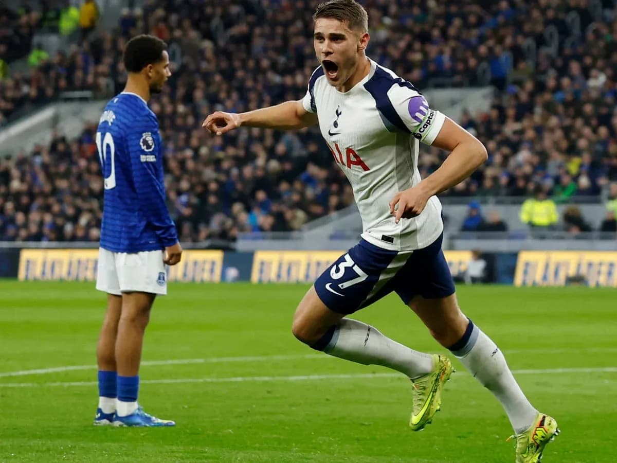 Tottenham player celebrating a goal against Everton Tottenham player celebrating a goal against Everton