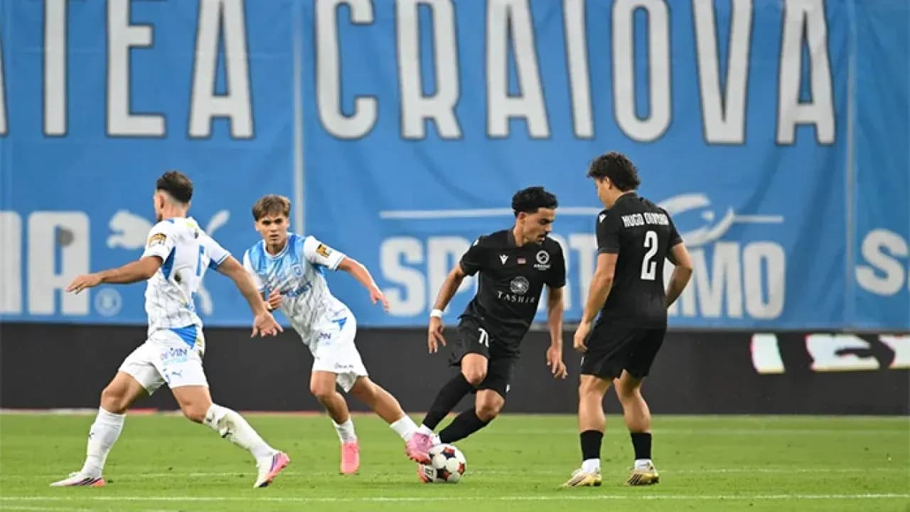 Players competing during Universitatea Craiova match Players competing during Universitatea Craiova match