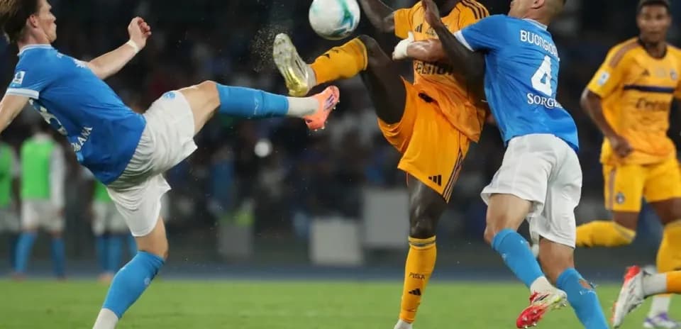 Players challenging for the ball during Serie A match Players challenging for the ball during Serie A match