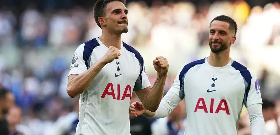 Tottenham players celebrating a victory Tottenham players celebrating a victory