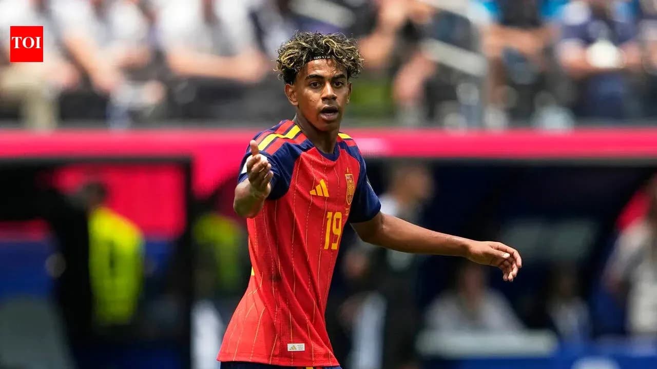 Player in Spain jersey gesturing during match Player in Spain jersey gesturing during match