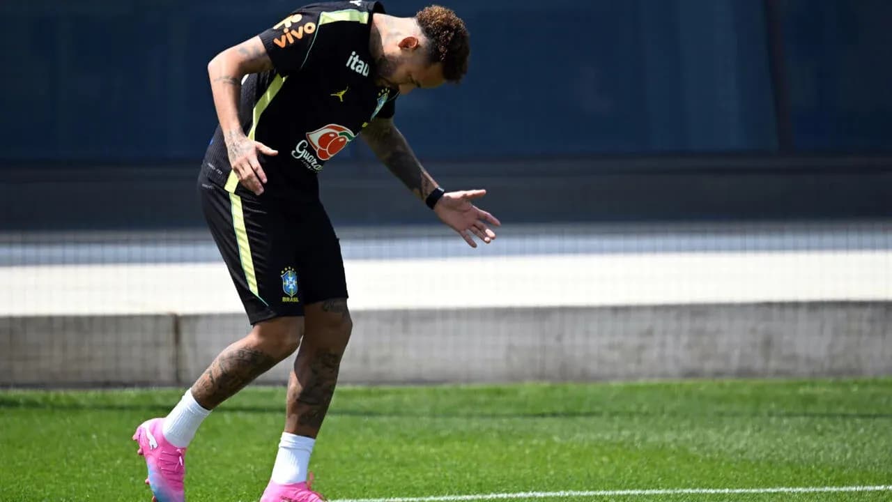 Neymar training on the pitch with Brazil team Neymar training on the pitch with Brazil team