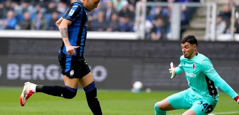 Atalanta player attempting to score against Bologna Atalanta player attempting to score against Bologna