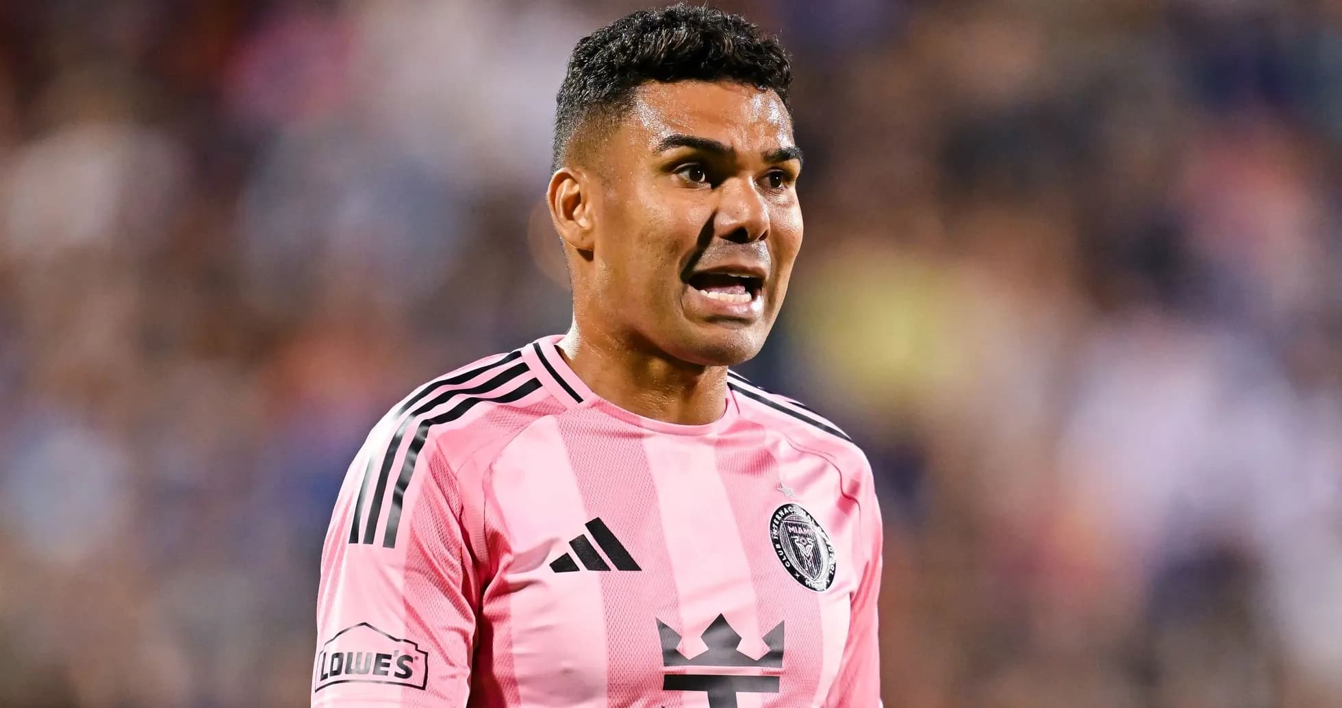 Player in pink jersey speaking during match Player in pink jersey speaking during match