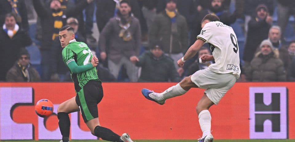 Player shooting during Parma vs Sassuolo match Player shooting during Parma vs Sassuolo match