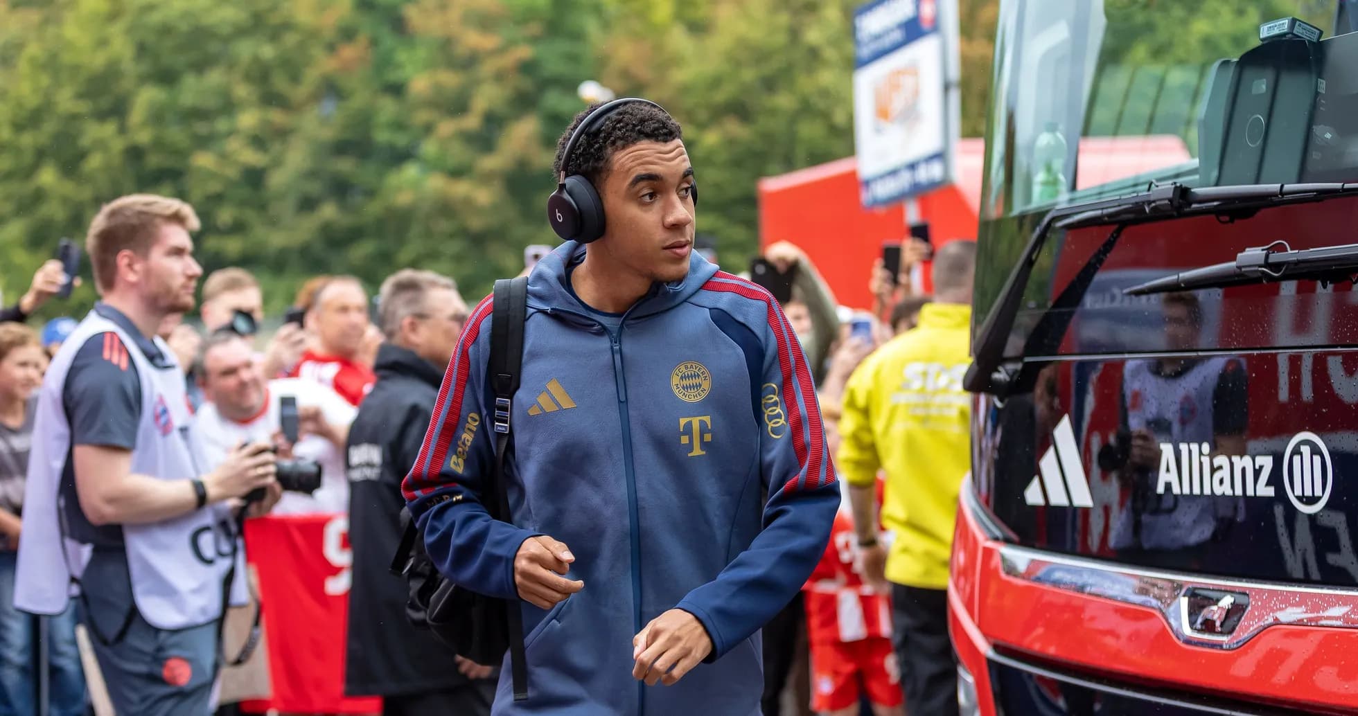 Player arriving at stadium before the match Player arriving at stadium before the match