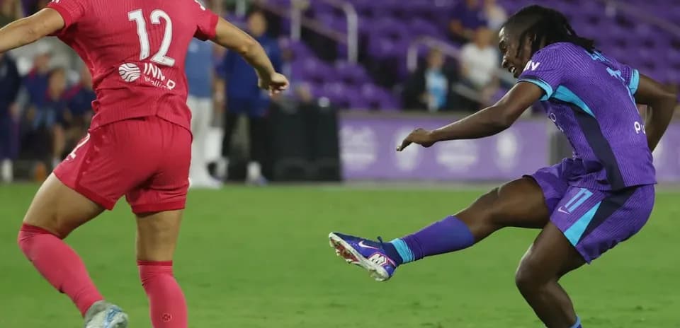Orlando Pride player challenges Bay FC player Orlando Pride player challenges Bay FC player