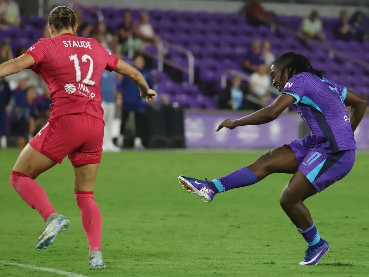 Orlando Pride player challenges Bay FC player Orlando Pride player challenges Bay FC player