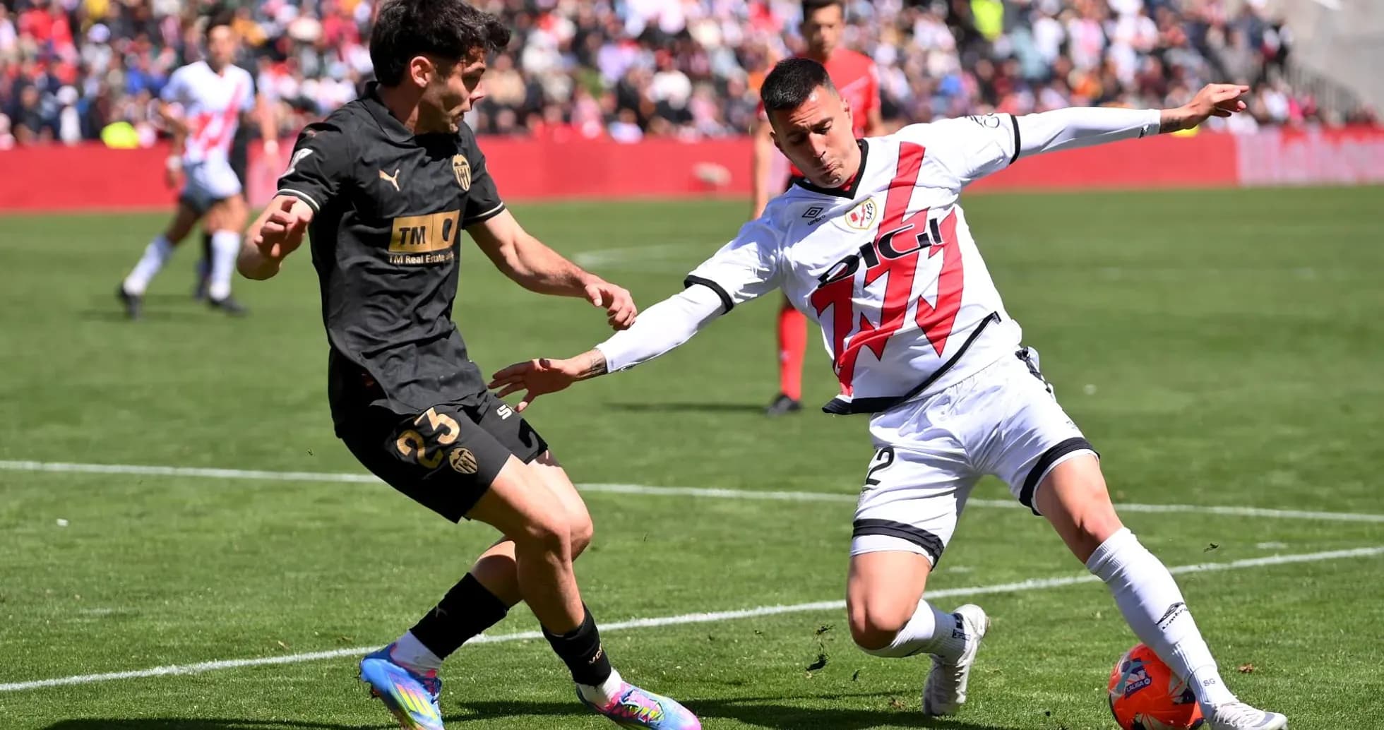Valencia player challenges Rayo Vallecano opponent Valencia player challenges Rayo Vallecano opponent