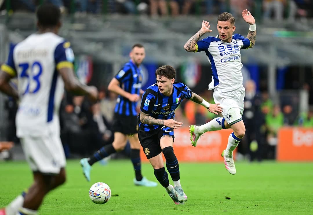 Inter player challenging Hellas Verona opponent Inter player challenging Hellas Verona opponent