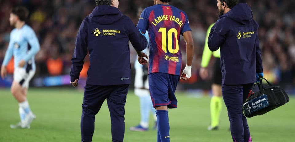 Lamine Yamal receiving medical attention on field Lamine Yamal receiving medical attention on field