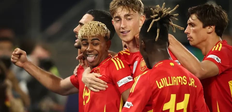 Spanish players celebrating a goal together Spanish players celebrating a goal together