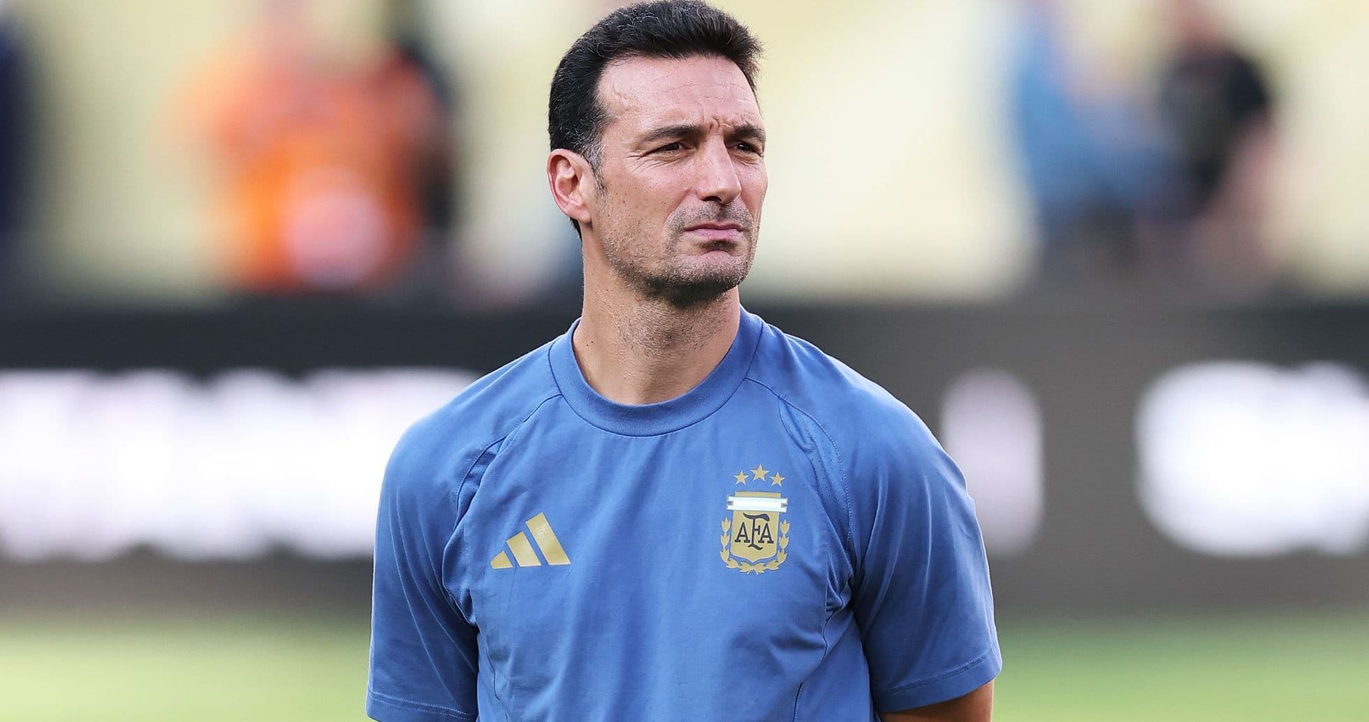 Argentina Players Urge Lionel Scaloni to Extend Contract After 2022 World Cup Win Argentina Players Urge Lionel Scaloni to Extend Contract After 2022 World Cup Win