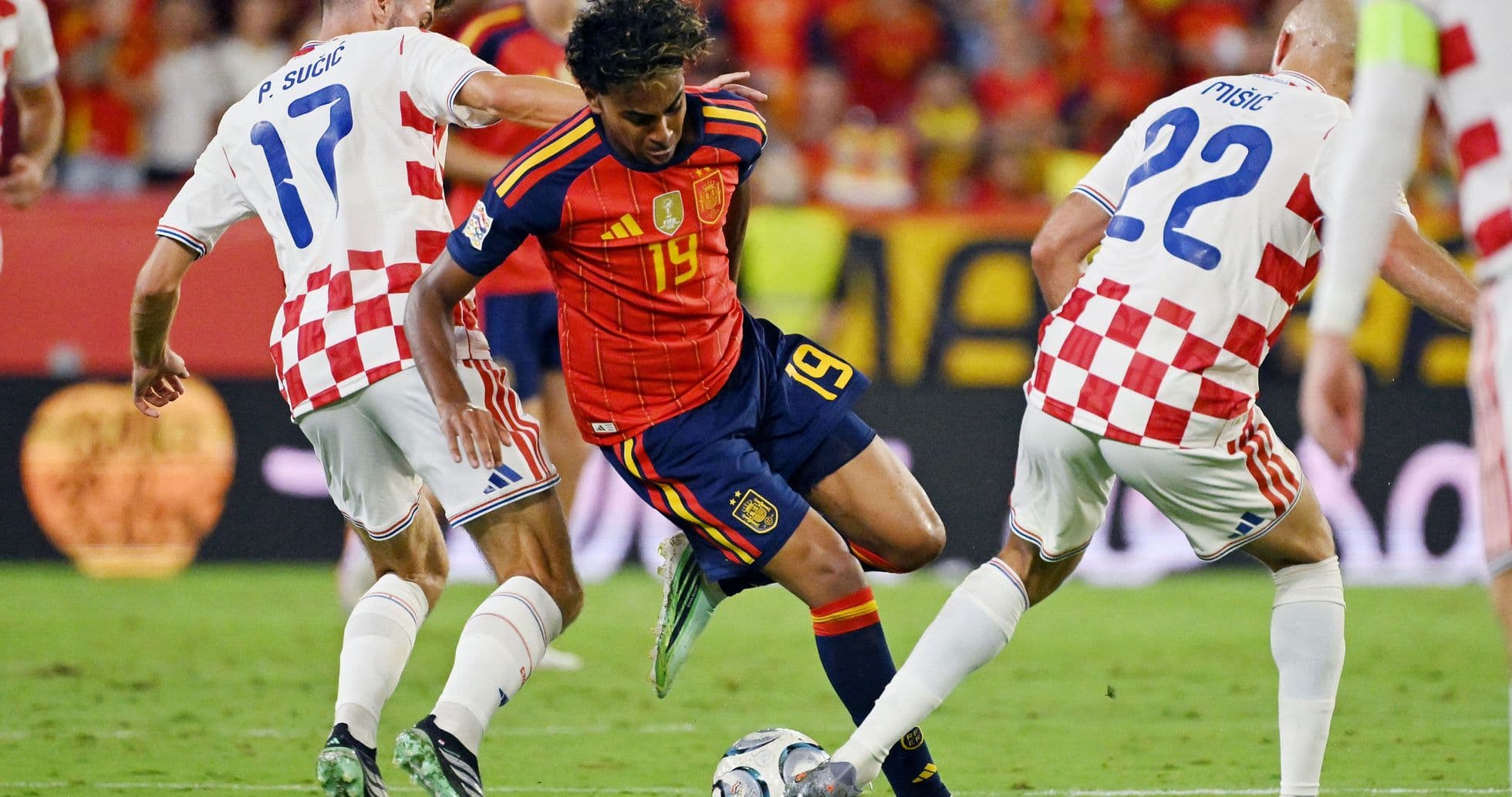 Lamine Yamal Shines with Perfect 10/10 as Spain Cruises Past Croatia 4-1 in Nations League Lamine Yamal Shines with Perfect 10/10 as Spain Cruises Past Croatia 4-1 in Nations League